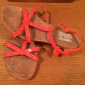 ORANGE PATENT LEATHER SANDAL